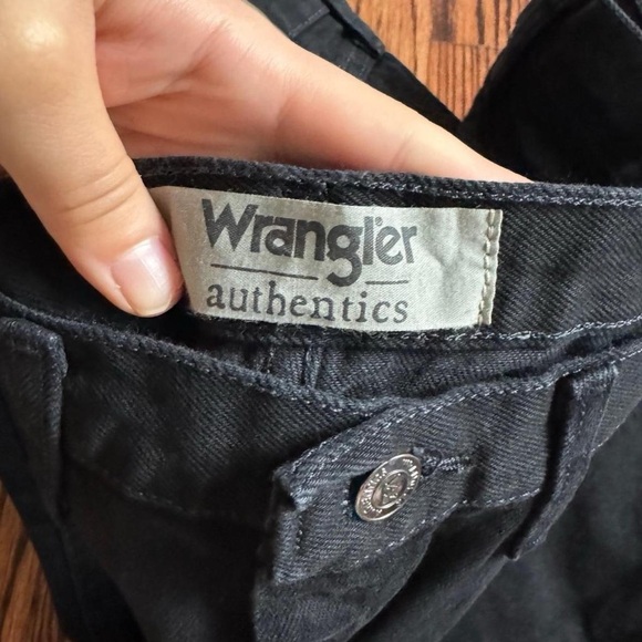 Wrangler Black Relaxed Fit Jeans - Picture 5 of 8